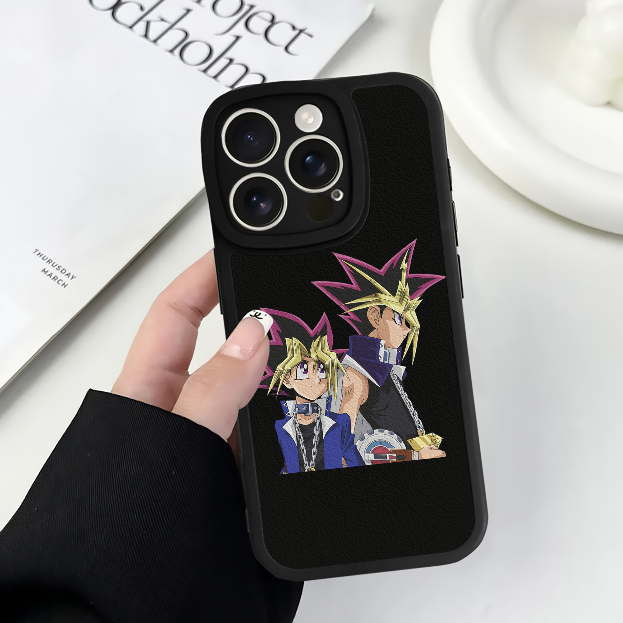 遊☆戯☆王 Yu-Gi-Oh! 【iPhone 16シリーズ対応】シリコンスマホケース（レザー調） 材質：シリコン